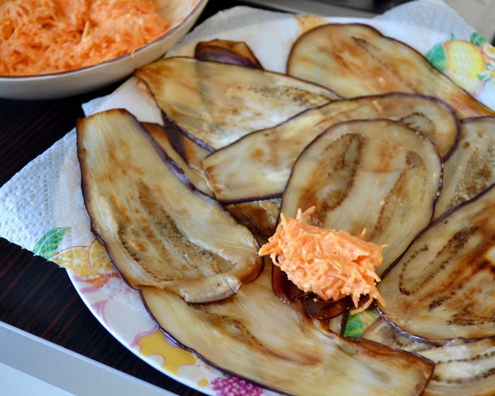 Баклажанные рулетики