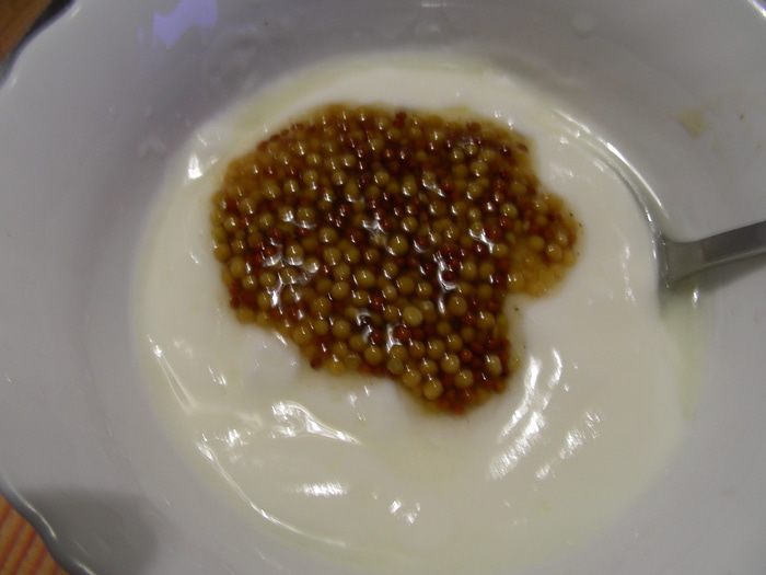 Легкий салат с фасолью, яблоками и сыром