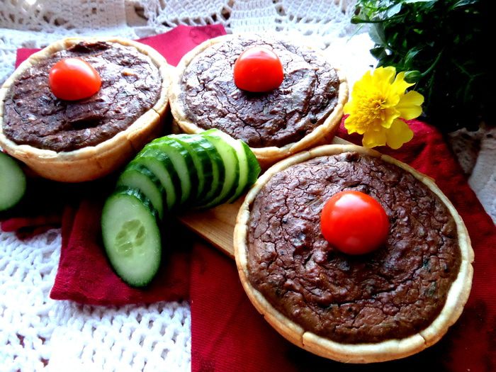 Хлебные корзиночки с паштетом из печени и сыра