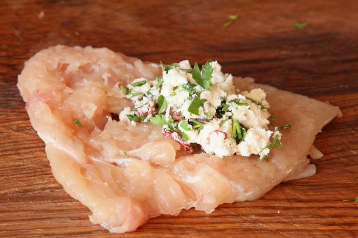 Куриная грудка с брынзой под белковой шапочкой