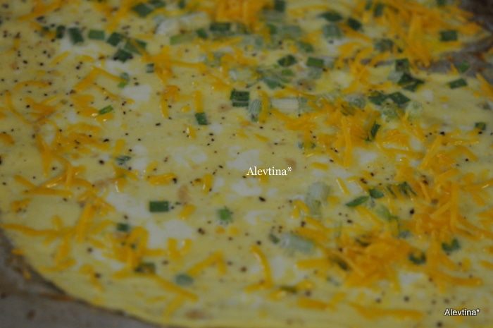 Омлетный рулет с зеленым луком