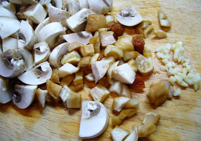 Жюльен с грибами и шпинатом