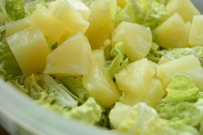 Салат с индейкой и ананасами