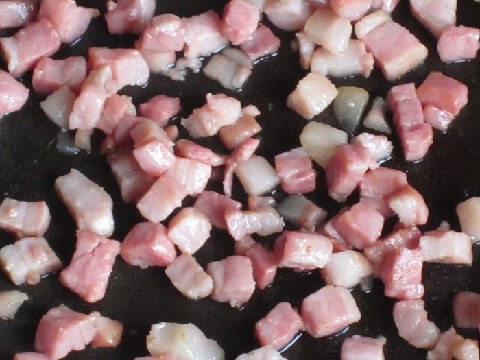 Суп-крем из чечевицы  под хрустящей корочкой