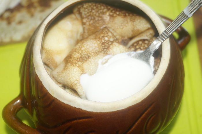 Блинчики-малышки с творогом в горшочках