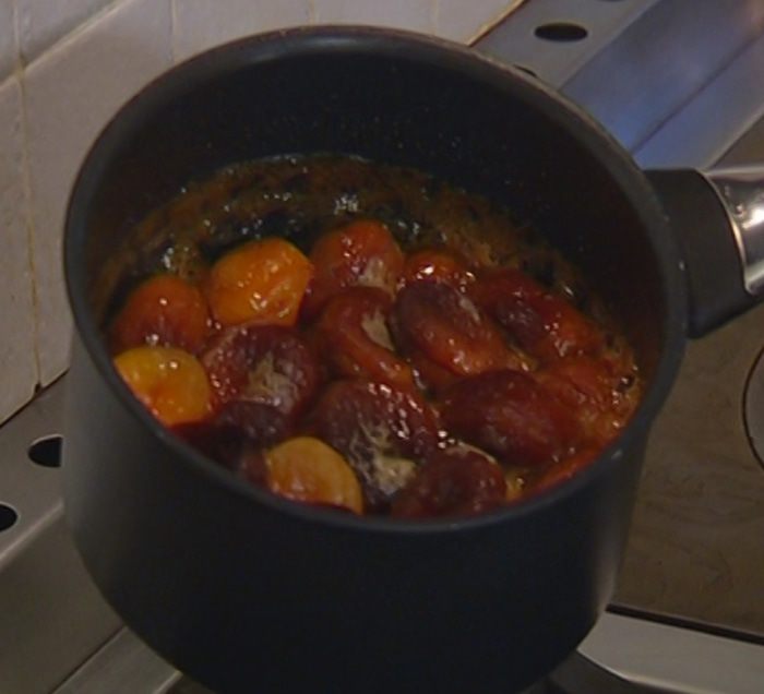 Сметанное мороженое с курагой