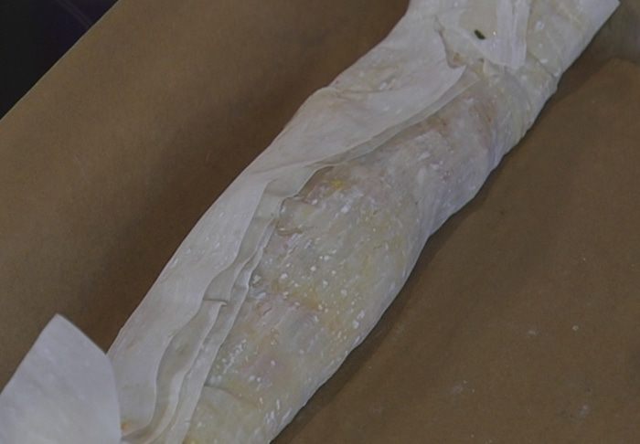 Штрудель с запеченным красным перцем и луком-пореем