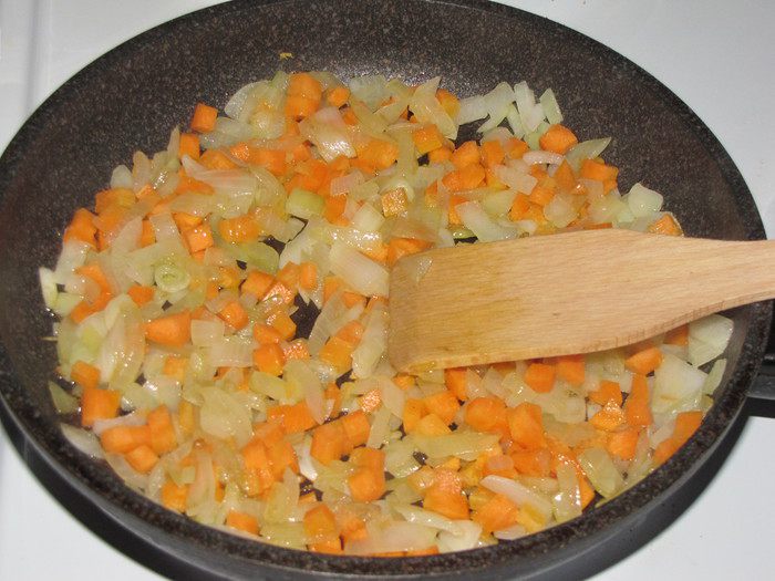 Фаршированный перец с кедровыми орешками в сливочно-сметанном соусе