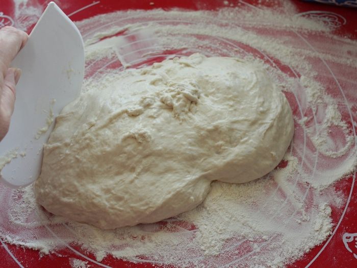 Хлеб без замеса в чугунке