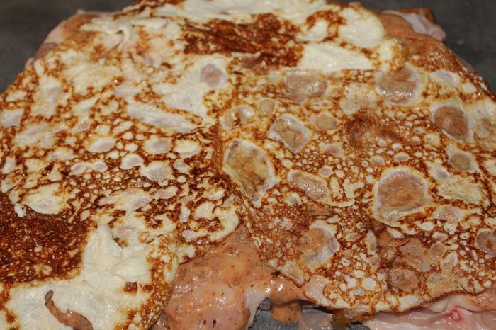 Рулет из курицы с аджикой