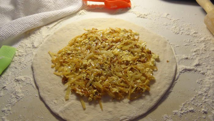 Осетинские пироги с двумя видами начинки