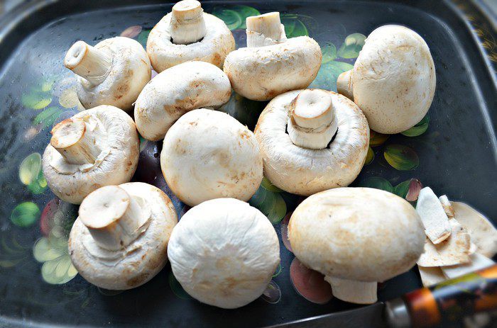 Запеченные фаршированные шампиньоны