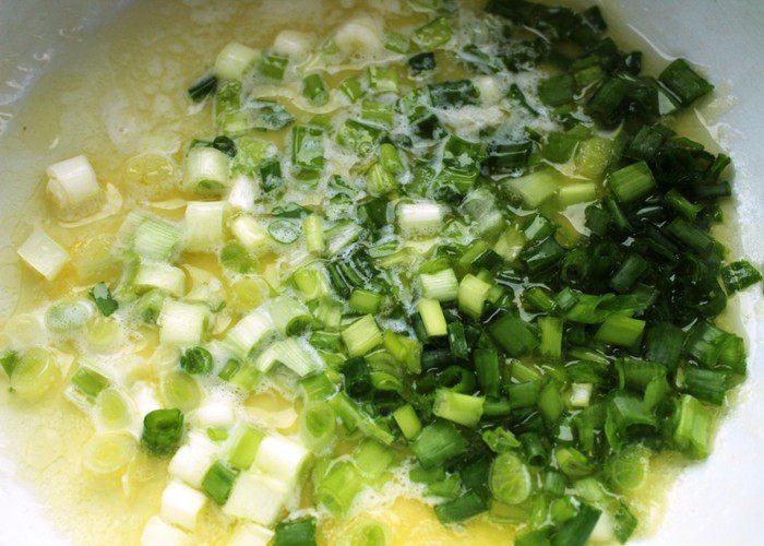 Мафальдине с камчатским крабом и зеленым горошком, запеченные в пергаменте