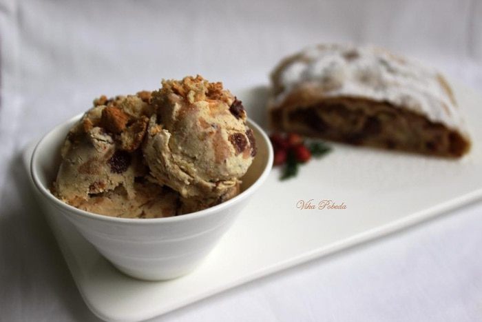 Мороженое со вкусом яблочного штруделя