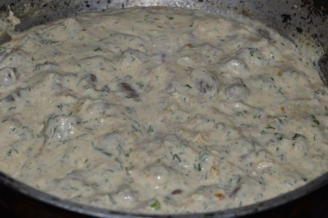 Куриные сердечки в сырном соусе