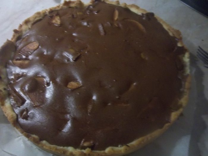 Шоколадный пирог с грушами