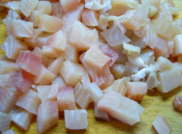 Рыбный велюте под крышкой из слоеного теста