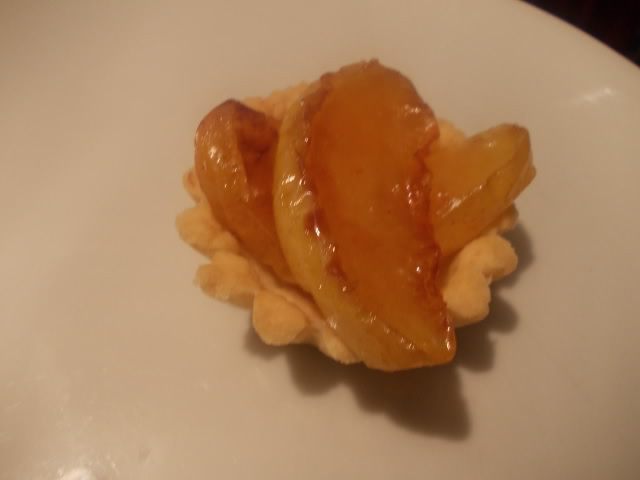 Пирожные с карамельными яблочками и белковым кремом &amp;quot;Подарок для себя&amp;quot;