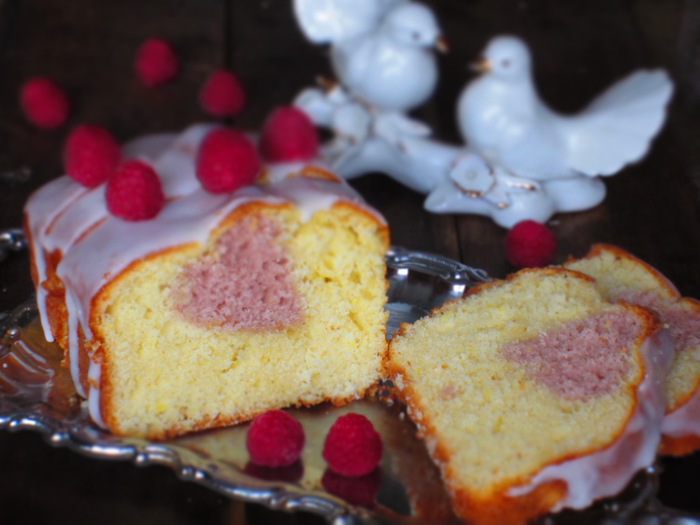 Кекс с малиновым сердечком