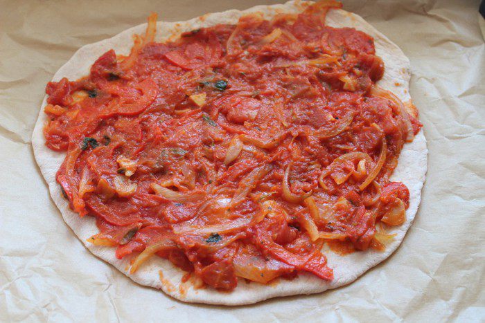 Пицца Маринара на томатном тесте