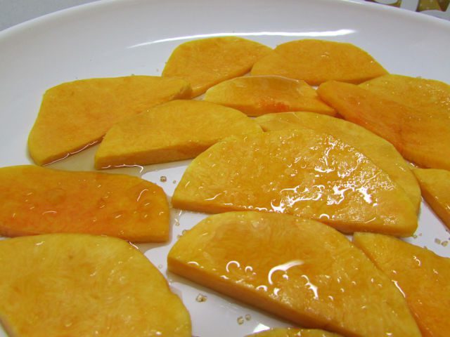 Пирог с карамелизированной тыквой, фисташками и марципаном