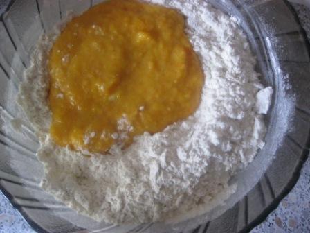 Сдобные тыквенные булочки с корицей