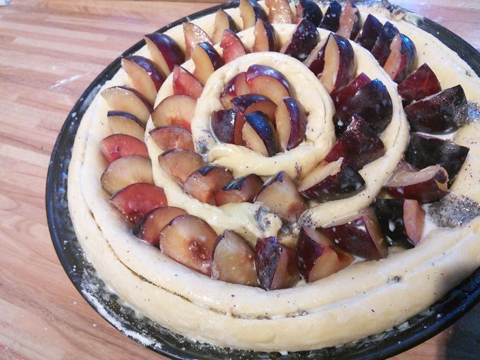 Сливовый тарт с маковой начинкой 