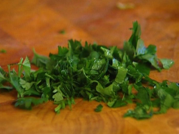 Салат из красной фасоли с тунцом и цикорием