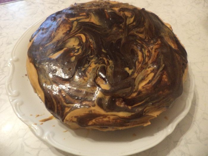 Медовый торт с черносливом и грецкими орехами