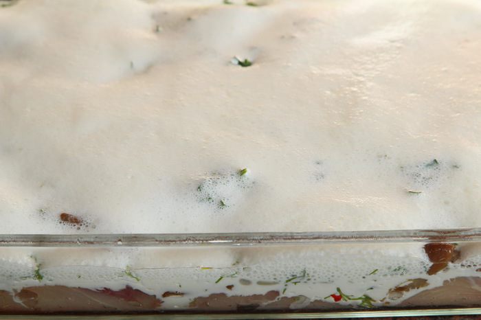 Куриная грудка с брынзой под белковой шапочкой