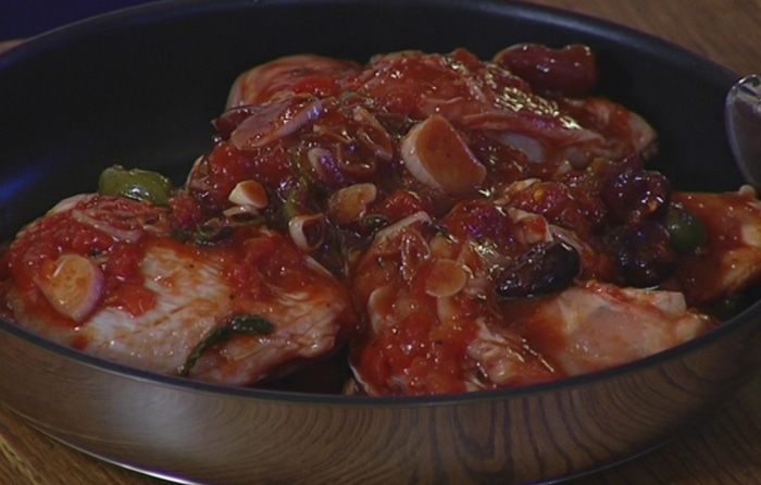 Курица в томатно-оливковом соусе