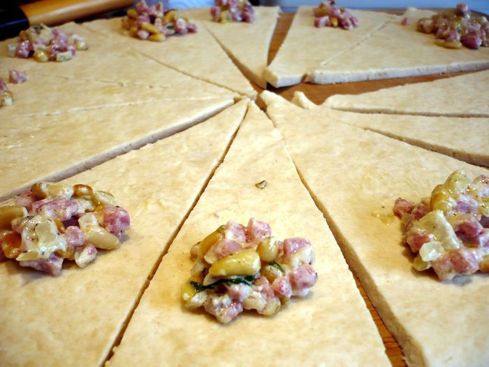 Рогалики с беконом «Пластилиновая ворона»