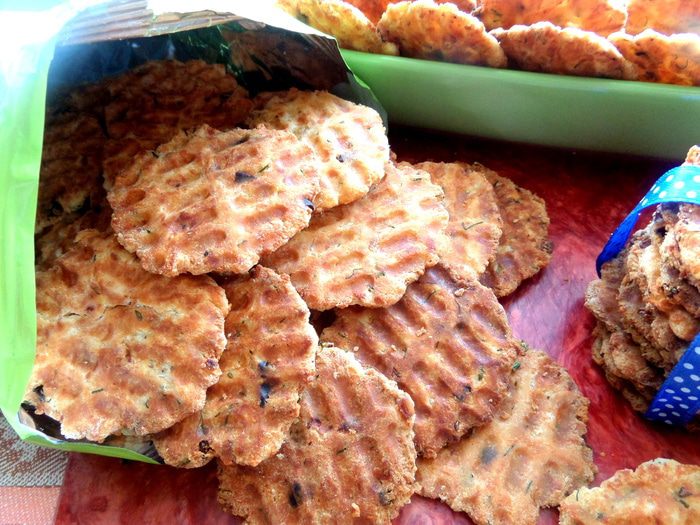 Сырные чипсы на вафельнице