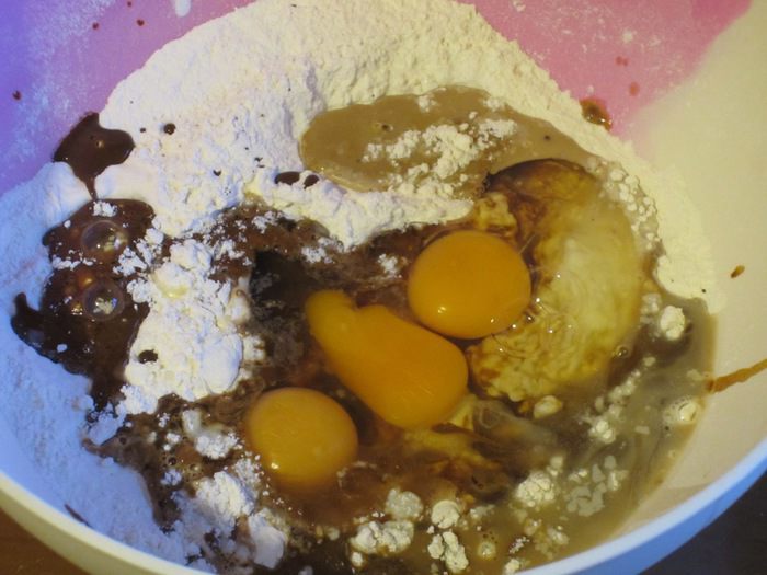 Кофейный пирог-спираль с карамелью