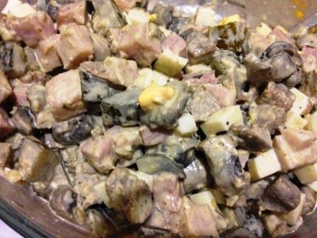 &amp;quot;Русский&amp;quot; салат с языком, грибами, ветчиной и красной фасолью