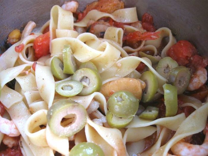 Паста Феттучине, запеченная с морепродуктами