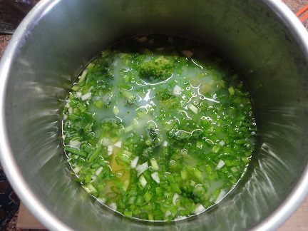 Сырные сконы с супом из брокколи