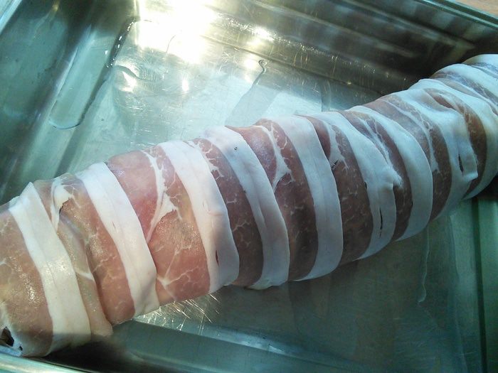 Свинина в шубке из сырокопченой ветчины