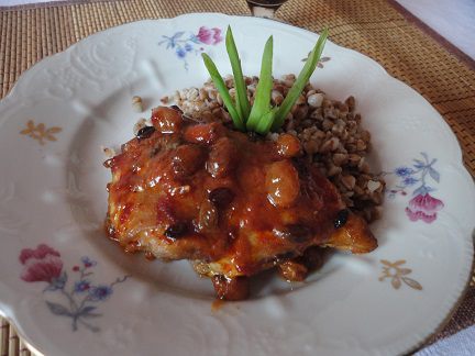 Куриные грудки с изюмом и барбарисом