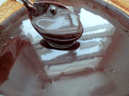 Шоколадный торт с бананами