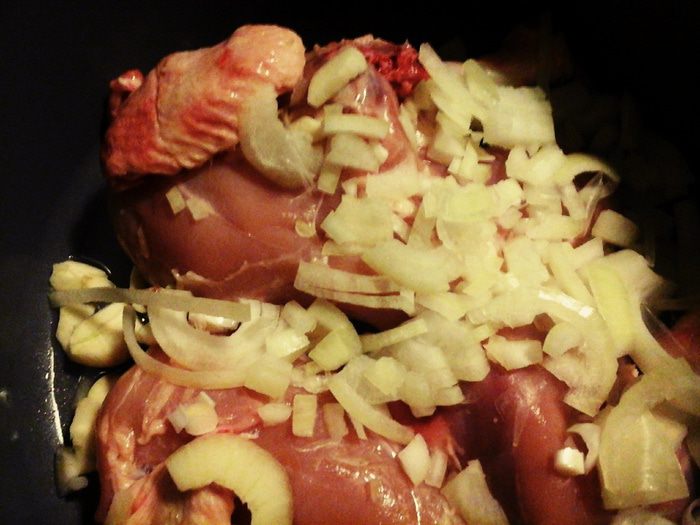 Тажин из курицы с морковкой и оливками