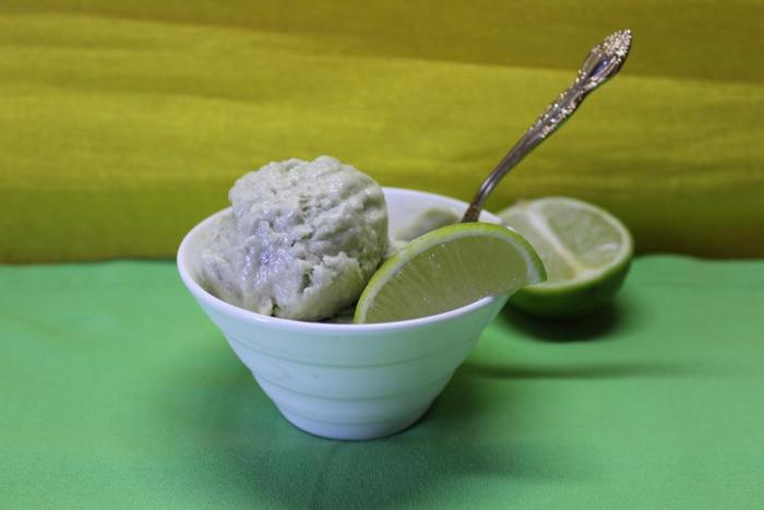 Сливочное мороженое с авокадо