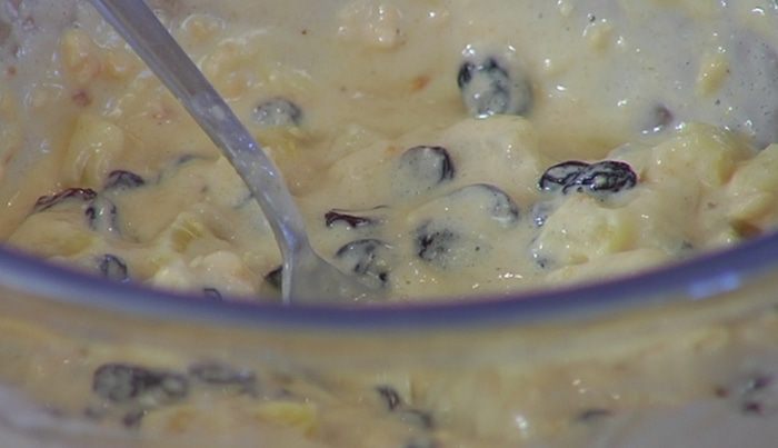 Ананасовый кекс с изюмом и фундуком 