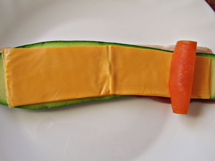 Закусочные рулетики из кабачков