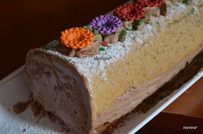 Рулет с пеканом и шоколадной начинкой