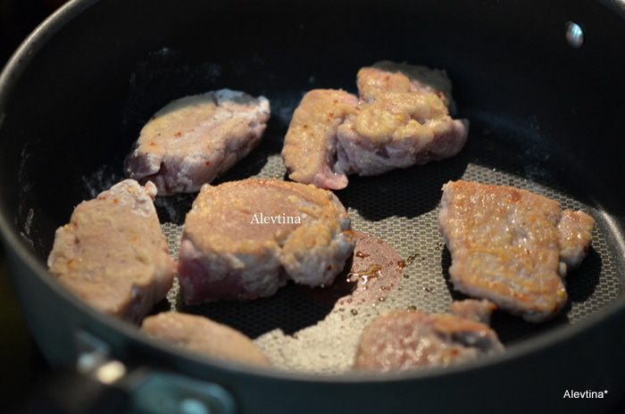 Свиные медальоны с мармеладным джемом