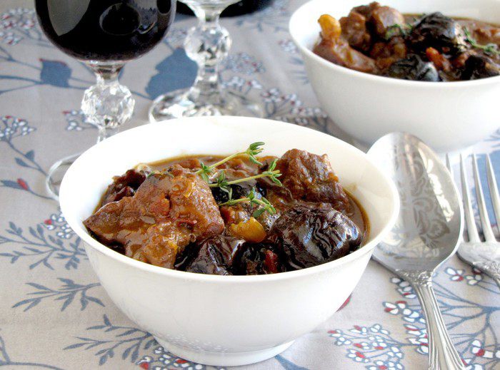 Баранина в пиве с пряными сливами