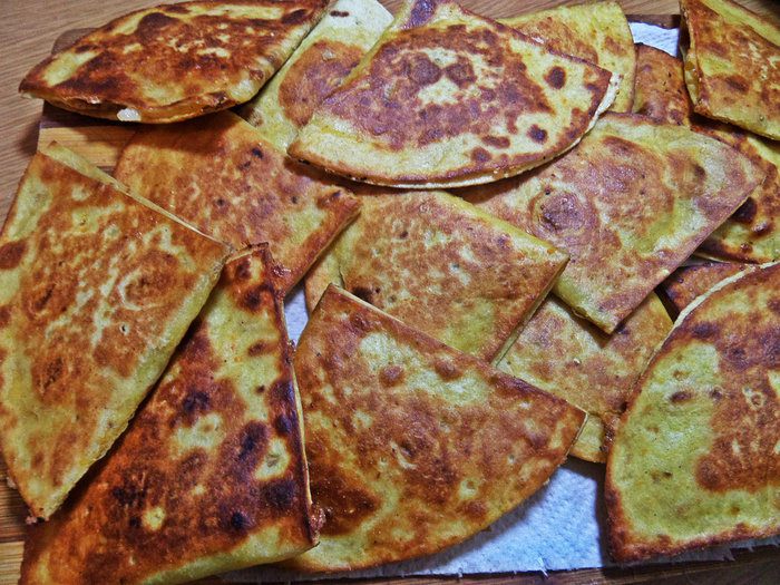 Пироги из тортильи с картошкой и беконом