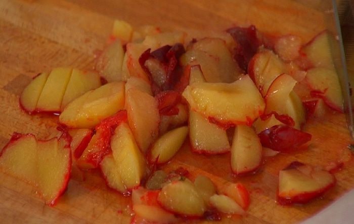 Пахлава со сливами и лавандой