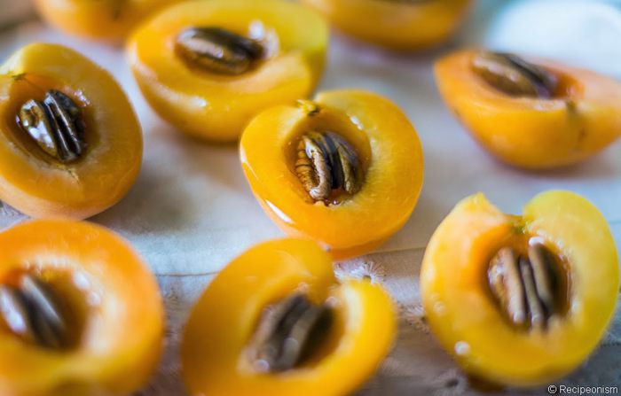 Абрикосы, запеченные с медом и орехами